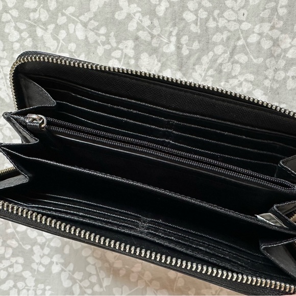 Woman’s Guess Embroidered Black Curran SLG Single Zip Around Clutch Wallet - Picture 7 of 7